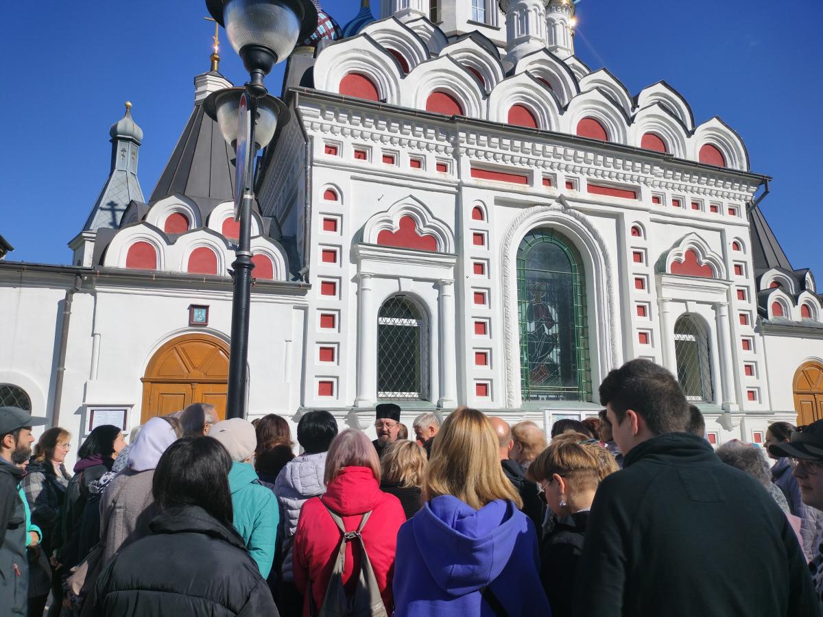 Экскурсия  по Архиерейскому подворью – храму в честь иконы  Божией Матери «Утоли моя печали» Фото 1